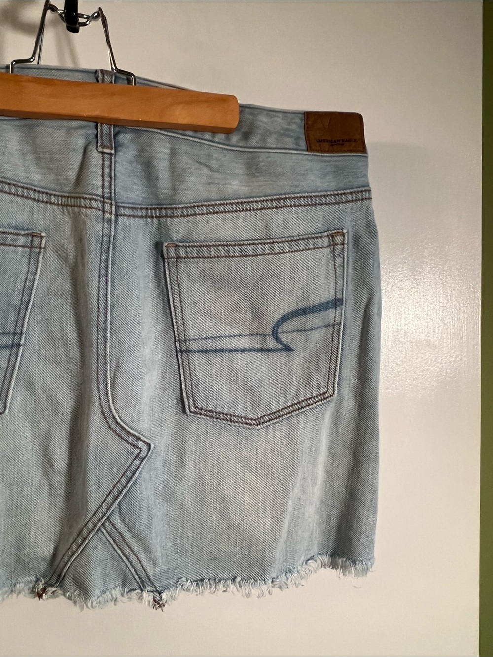 American Eagle Women’s Size 14 Denim Mini Skirt Cut Off Light Wash Distressed - Picture 8 of 10